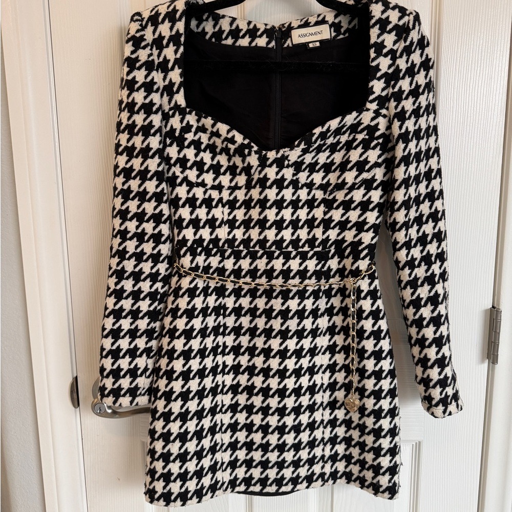 Elegant Black and White Houndstooth Mini Dress with Chain Belt